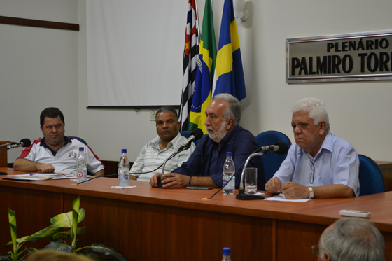 Mesa que conduziu os debates na reunião do dia 8 de setembro